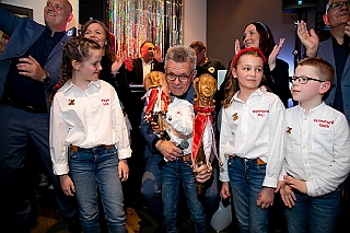 Wahlabend 2024-04-19 24  „Wir sind Prinz“ - Session 2024/2025 :: Am Freitag 19. April 2024 wählte uns  die Präsidentenversammlung zur Prinzencrew 2025. Wir sind der designierte Prinz Holger II. ,Andrees, die Hofmarschälle Mirko Beel und Detlef Schumacher. Als Pagen stehen uns Jana, Katharina, Manou und Maxime zur Seite. Die Kinderprinzencrew wurde ebenfalls im Amt bestätigt. Im Duisburger Intercity Hotel fand diese Veranstaltung statt. : DVPJ, Holger II, Phil II., Prinz Karneval, Prinz, Prinzessin Mia I., Hofmarschälle, Page, Pagen, Paginnen, HDK, Duisburg, Karneval, Helau, Tollität, Event, Session 2024, Session 2025, HDK Duisburg, Hauptausschuss, Hauptausschuss Karneval Duisburg, Duisburg ist echt