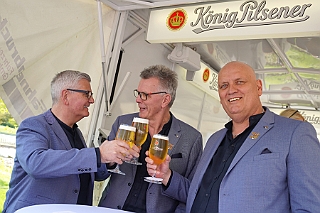 CharityGolf 2024-04-27 03  Charity-Golturnier beim GC Röttgersbach - Die Crew mit vollem Einsatz und gut gelaunt bei der Charity Veranstaltung der Familienstiftung Thomas und Erika Münch auf der Golfanlage Röttgersbach, angrenzend an den Erholungspark Mattlerbusch. : DVPJ, Holger II, Phil II., Prinz Karneval, Prinz, Prinzessin Mia I., Hofmarschälle, Page, Pagen, Paginnen, HDK, Duisburg, Karneval, Helau, Tollität, Event, Session 2024, Session 2025, HDK Duisburg, Hauptausschuss, Hauptausschuss Karneval Duisburg, Duisburg ist echt