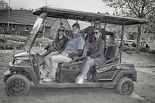 CharityGolf 2024-04-27 08  Charity-Golturnier beim GC Röttgersbach - Die Crew mit vollem Einsatz und gut gelaunt bei der Charity Veranstaltung der Familienstiftung Thomas und Erika Münch auf der Golfanlage Röttgersbach, angrenzend an den Erholungspark Mattlerbusch. : DVPJ, Holger II, Phil II., Prinz Karneval, Prinz, Prinzessin Mia I., Hofmarschälle, Page, Pagen, Paginnen, HDK, Duisburg, Karneval, Helau, Tollität, Event, Session 2024, Session 2025, HDK Duisburg, Hauptausschuss, Hauptausschuss Karneval Duisburg, Duisburg ist echt