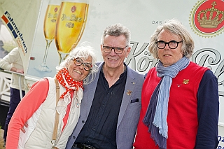 CharityGolf 2024-04-27 17  Charity-Golturnier beim GC Röttgersbach - Die Crew mit vollem Einsatz und gut gelaunt bei der Charity Veranstaltung der Familienstiftung Thomas und Erika Münch auf der Golfanlage Röttgersbach, angrenzend an den Erholungspark Mattlerbusch. : DVPJ, Holger II, Phil II., Prinz Karneval, Prinz, Prinzessin Mia I., Hofmarschälle, Page, Pagen, Paginnen, HDK, Duisburg, Karneval, Helau, Tollität, Event, Session 2024, Session 2025, HDK Duisburg, Hauptausschuss, Hauptausschuss Karneval Duisburg, Duisburg ist echt