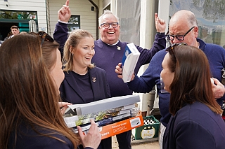 CharityGolf 2024-04-27 18  Charity-Golturnier beim GC Röttgersbach - Die Crew mit vollem Einsatz und gut gelaunt bei der Charity Veranstaltung der Familienstiftung Thomas und Erika Münch auf der Golfanlage Röttgersbach, angrenzend an den Erholungspark Mattlerbusch. : DVPJ, Holger II, Phil II., Prinz Karneval, Prinz, Prinzessin Mia I., Hofmarschälle, Page, Pagen, Paginnen, HDK, Duisburg, Karneval, Helau, Tollität, Event, Session 2024, Session 2025, HDK Duisburg, Hauptausschuss, Hauptausschuss Karneval Duisburg, Duisburg ist echt
