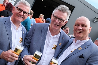 01 KKK KaLi 2024-05-04 04  Unser erster Tourtag, der 4. Mai 2024 - Die erste Station führte uns über den Rhein nach Kamp Lintfort zum Karnevals Komitee Kolping, zur des Sommerfest. Den Zweiten Termin hatten wir in Rheinhausen an Manu´s Treff. Dort hatten die Ruhrpott-Guggis  Musikfest mit Party-Night geladen. Danach folgten wir der Einladung zum Maifest der Rot-Goldenen KG in Duisburg Laar. : DVPJ, Holger II, Phil II., Prinz Karneval, Prinz, Prinzessin Mia I., Hofmarschälle, Page, Pagen, Paginnen, HDK, Duisburg, Karneval, Helau, Tollität, Event, Session 2024, Session 2025, HDK Duisburg, Hauptausschuss, Hauptausschuss Karneval Duisburg, Duisburg ist echt