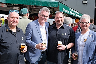 01 KKK KaLi 2024-05-04 05  Unser erster Tourtag, der 4. Mai 2024 - Die erste Station führte uns über den Rhein nach Kamp Lintfort zum Karnevals Komitee Kolping, zur des Sommerfest. Den Zweiten Termin hatten wir in Rheinhausen an Manu´s Treff. Dort hatten die Ruhrpott-Guggis  Musikfest mit Party-Night geladen. Danach folgten wir der Einladung zum Maifest der Rot-Goldenen KG in Duisburg Laar. : DVPJ, Holger II, Phil II., Prinz Karneval, Prinz, Prinzessin Mia I., Hofmarschälle, Page, Pagen, Paginnen, HDK, Duisburg, Karneval, Helau, Tollität, Event, Session 2024, Session 2025, HDK Duisburg, Hauptausschuss, Hauptausschuss Karneval Duisburg, Duisburg ist echt