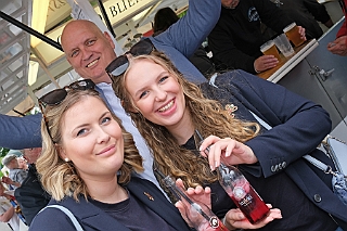 02 Musikf RuhrpGugg 2024-05-04 05  Unser erster Tourtag, der 4. Mai 2024 - Die erste Station führte uns über den Rhein nach Kamp Lintfort zum Karnevals Komitee Kolping, zur des Sommerfest. Den Zweiten Termin hatten wir in Rheinhausen an Manu´s Treff. Dort hatten die Ruhrpott-Guggis  Musikfest mit Party-Night geladen. Danach folgten wir der Einladung zum Maifest der Rot-Goldenen KG in Duisburg Laar. : DVPJ, Holger II, Phil II., Prinz Karneval, Prinz, Prinzessin Mia I., Hofmarschälle, Page, Pagen, Paginnen, HDK, Duisburg, Karneval, Helau, Tollität, Event, Session 2024, Session 2025, HDK Duisburg, Hauptausschuss, Hauptausschuss Karneval Duisburg, Duisburg ist echt