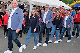 02 Musikf RuhrpGugg 2024-05-04 06  Unser erster Tourtag, der 4. Mai 2024 - Die erste Station führte uns über den Rhein nach Kamp Lintfort zum Karnevals Komitee Kolping, zur des Sommerfest. Den Zweiten Termin hatten wir in Rheinhausen an Manu´s Treff. Dort hatten die Ruhrpott-Guggis  Musikfest mit Party-Night geladen. Danach folgten wir der Einladung zum Maifest der Rot-Goldenen KG in Duisburg Laar. : DVPJ, Holger II, Phil II., Prinz Karneval, Prinz, Prinzessin Mia I., Hofmarschälle, Page, Pagen, Paginnen, HDK, Duisburg, Karneval, Helau, Tollität, Event, Session 2024, Session 2025, HDK Duisburg, Hauptausschuss, Hauptausschuss Karneval Duisburg, Duisburg ist echt