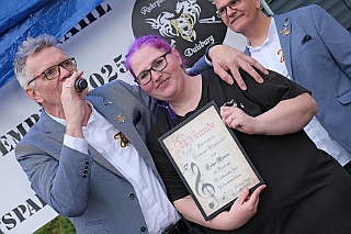 02 Musikf RuhrpGugg 2024-05-04 11  Unser erster Tourtag, der 4. Mai 2024 - Die erste Station führte uns über den Rhein nach Kamp Lintfort zum Karnevals Komitee Kolping, zur des Sommerfest. Den Zweiten Termin hatten wir in Rheinhausen an Manu´s Treff. Dort hatten die Ruhrpott-Guggis  Musikfest mit Party-Night geladen. Danach folgten wir der Einladung zum Maifest der Rot-Goldenen KG in Duisburg Laar. : DVPJ, Holger II, Phil II., Prinz Karneval, Prinz, Prinzessin Mia I., Hofmarschälle, Page, Pagen, Paginnen, HDK, Duisburg, Karneval, Helau, Tollität, Event, Session 2024, Session 2025, HDK Duisburg, Hauptausschuss, Hauptausschuss Karneval Duisburg, Duisburg ist echt