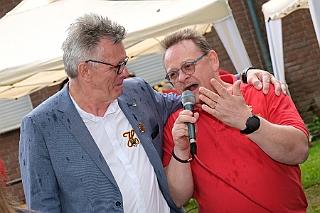 03 Maifest RGLaar 2024-05-04 04  Unser erster Tourtag, der 4. Mai 2024 - Die erste Station führte uns über den Rhein nach Kamp Lintfort zum Karnevals Komitee Kolping, zur des Sommerfest. Den Zweiten Termin hatten wir in Rheinhausen an Manu´s Treff. Dort hatten die Ruhrpott-Guggis  Musikfest mit Party-Night geladen. Danach folgten wir der Einladung zum Maifest der Rot-Goldenen KG in Duisburg Laar. : DVPJ, Holger II, Phil II., Prinz Karneval, Prinz, Prinzessin Mia I., Hofmarschälle, Page, Pagen, Paginnen, HDK, Duisburg, Karneval, Helau, Tollität, Event, Session 2024, Session 2025, HDK Duisburg, Hauptausschuss, Hauptausschuss Karneval Duisburg, Duisburg ist echt