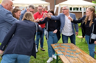 03 Maifest RGLaar 2024-05-04 05  Unser erster Tourtag, der 4. Mai 2024 - Die erste Station führte uns über den Rhein nach Kamp Lintfort zum Karnevals Komitee Kolping, zur des Sommerfest. Den Zweiten Termin hatten wir in Rheinhausen an Manu´s Treff. Dort hatten die Ruhrpott-Guggis  Musikfest mit Party-Night geladen. Danach folgten wir der Einladung zum Maifest der Rot-Goldenen KG in Duisburg Laar. : DVPJ, Holger II, Phil II., Prinz Karneval, Prinz, Prinzessin Mia I., Hofmarschälle, Page, Pagen, Paginnen, HDK, Duisburg, Karneval, Helau, Tollität, Event, Session 2024, Session 2025, HDK Duisburg, Hauptausschuss, Hauptausschuss Karneval Duisburg, Duisburg ist echt