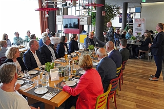 SponTref 2024-06-06 16  Sponsorentreffen im IntercityHotel am 6. Juni 2024 - „Ohne Sie funktioniert es nicht! Auch wir schaffen es nicht alleine!“ Unter diesem Motto hatte die designierte Prinzencrew 2025 zum Sponsorentreffen in IntercityHotel am Duisburger Hauptbahnhof geladen, um das Interesse an den vielfältigen Aktivitäten der Crew zu wecken. : DVPJ, Holger II, Phil II., Prinz Karneval, Prinz, Prinzessin Mia I., Hofmarschälle, Page, Pagen, Paginnen, HDK, Duisburg, Karneval, Helau, Tollität, Event, Session 2024, Session 2025, HDK Duisburg, Hauptausschuss, Hauptausschuss Karneval Duisburg, Duisburg ist echt