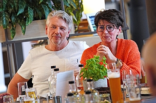 SponTref 2024-06-06 18  Sponsorentreffen im IntercityHotel am 6. Juni 2024 - „Ohne Sie funktioniert es nicht! Auch wir schaffen es nicht alleine!“ Unter diesem Motto hatte die designierte Prinzencrew 2025 zum Sponsorentreffen in IntercityHotel am Duisburger Hauptbahnhof geladen, um das Interesse an den vielfältigen Aktivitäten der Crew zu wecken. : DVPJ, Holger II, Phil II., Prinz Karneval, Prinz, Prinzessin Mia I., Hofmarschälle, Page, Pagen, Paginnen, HDK, Duisburg, Karneval, Helau, Tollität, Event, Session 2024, Session 2025, HDK Duisburg, Hauptausschuss, Hauptausschuss Karneval Duisburg, Duisburg ist echt