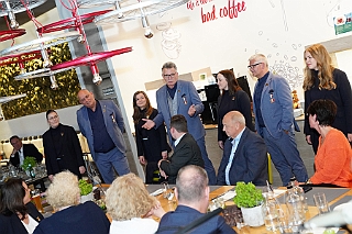 SponTref 2024-06-06 25  Sponsorentreffen im IntercityHotel am 6. Juni 2024 - „Ohne Sie funktioniert es nicht! Auch wir schaffen es nicht alleine!“ Unter diesem Motto hatte die designierte Prinzencrew 2025 zum Sponsorentreffen in IntercityHotel am Duisburger Hauptbahnhof geladen, um das Interesse an den vielfältigen Aktivitäten der Crew zu wecken. : DVPJ, Holger II, Phil II., Prinz Karneval, Prinz, Prinzessin Mia I., Hofmarschälle, Page, Pagen, Paginnen, HDK, Duisburg, Karneval, Helau, Tollität, Event, Session 2024, Session 2025, HDK Duisburg, Hauptausschuss, Hauptausschuss Karneval Duisburg, Duisburg ist echt