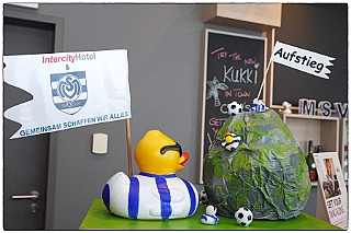 SponTref 2024-06-06 27  Sponsorentreffen im IntercityHotel am 6. Juni 2024 - „Ohne Sie funktioniert es nicht! Auch wir schaffen es nicht alleine!“ Unter diesem Motto hatte die designierte Prinzencrew 2025 zum Sponsorentreffen in IntercityHotel am Duisburger Hauptbahnhof geladen, um das Interesse an den vielfältigen Aktivitäten der Crew zu wecken. : DVPJ, Holger II, Phil II., Prinz Karneval, Prinz, Prinzessin Mia I., Hofmarschälle, Page, Pagen, Paginnen, HDK, Duisburg, Karneval, Helau, Tollität, Event, Session 2024, Session 2025, HDK Duisburg, Hauptausschuss, Hauptausschuss Karneval Duisburg, Duisburg ist echt