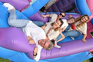 01 SommerfStadtgrd 2024-06-29 17  Ein schöner Tag… - Am Samstag dem 29. Juni waren Gäste auf dem Sommerfest der Stadtgarde Rot-Weiss auf dem dem Gelände des PSV 1900 an der Futterstraße. Danach besuchten wir das GARDEGRILLEN der Prinzengarde an der Wagenhalle an der Sympherstraße. : DVPJ, Holger II, Phil II., Prinz Karneval, Prinz, Prinzessin Mia I., Hofmarschälle, Page, Pagen, Paginnen, HDK, Duisburg, Karneval, Helau, Tollität, Event, Session 2024, Session 2025, HDK Duisburg, Hauptausschuss, Hauptausschuss Karneval Duisburg, Duisburg ist echt