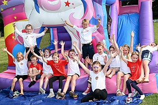 01 SommerfStadtgrd 2024-06-29 19  Ein schöner Tag… - Am Samstag dem 29. Juni waren Gäste auf dem Sommerfest der Stadtgarde Rot-Weiss auf dem dem Gelände des PSV 1900 an der Futterstraße. Danach besuchten wir das GARDEGRILLEN der Prinzengarde an der Wagenhalle an der Sympherstraße. : DVPJ, Holger II, Phil II., Prinz Karneval, Prinz, Prinzessin Mia I., Hofmarschälle, Page, Pagen, Paginnen, HDK, Duisburg, Karneval, Helau, Tollität, Event, Session 2024, Session 2025, HDK Duisburg, Hauptausschuss, Hauptausschuss Karneval Duisburg, Duisburg ist echt