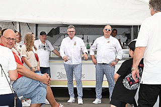 02 GardegrPrinzengrd 2024-06-29 02  Ein schöner Tag… - Am Samstag dem 29. Juni waren Gäste auf dem Sommerfest der Stadtgarde Rot-Weiss auf dem dem Gelände des PSV 1900 an der Futterstraße. Danach besuchten wir das GARDEGRILLEN der Prinzengarde an der Wagenhalle an der Sympherstraße. : DVPJ, Holger II, Phil II., Prinz Karneval, Prinz, Prinzessin Mia I., Hofmarschälle, Page, Pagen, Paginnen, HDK, Duisburg, Karneval, Helau, Tollität, Event, Session 2024, Session 2025, HDK Duisburg, Hauptausschuss, Hauptausschuss Karneval Duisburg, Duisburg ist echt