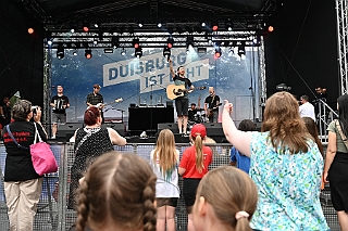 HDKSommerBiwak 2024-07-21 10  HDK Sommerbiwak 2024 - Pünktlich um 11.11 Uhr startete das 7. Sommerbiwak vom Hauptausschuss auf der Hauptbühne beim Duisburger Stadtfest zwischen City Palais und Forum. Die Akteure   im unterhaltsamen Programm, die Stark Reduzierte Einzelstücke, ⁠Lonnie & Friends von den Jungpiraten, die designierte Kinderprinzencrew 2024/25, ⁠Annika (Solo-Mariechen der KG Marxloher Jecken), die Kölner Band „⁠Miljö“ , wir die designierte Prinzencrew 2024/25 mit Holger II. und ⁠Philipp Godart. Für musikalische Untermalung sorgte das DJ Duo Schwarzwaldzimmer. : DVPJ, Holger II, Phil II., Prinz Karneval, Prinz, Prinzessin Mia I., Hofmarschälle, Page, Pagen, Paginnen, HDK, Duisburg, Karneval, Helau, Tollität, Event, Session 2024, Session 2025, HDK Duisburg, Hauptausschuss, Hauptausschuss Karneval Duisburg, Duisburg ist echt