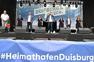 HDKSommerBiwak 2024-07-21 21  HDK Sommerbiwak 2024 - Pünktlich um 11.11 Uhr startete das 7. Sommerbiwak vom Hauptausschuss auf der Hauptbühne beim Duisburger Stadtfest zwischen City Palais und Forum. Die Akteure   im unterhaltsamen Programm, die Stark Reduzierte Einzelstücke, ⁠Lonnie & Friends von den Jungpiraten, die designierte Kinderprinzencrew 2024/25, ⁠Annika (Solo-Mariechen der KG Marxloher Jecken), die Kölner Band „⁠Miljö“ , wir die designierte Prinzencrew 2024/25 mit Holger II. und ⁠Philipp Godart. Für musikalische Untermalung sorgte das DJ Duo Schwarzwaldzimmer. : DVPJ, Holger II, Phil II., Prinz Karneval, Prinz, Prinzessin Mia I., Hofmarschälle, Page, Pagen, Paginnen, HDK, Duisburg, Karneval, Helau, Tollität, Event, Session 2024, Session 2025, HDK Duisburg, Hauptausschuss, Hauptausschuss Karneval Duisburg, Duisburg ist echt