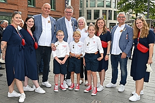 HDKSommerBiwak 2024-07-21 34  HDK Sommerbiwak 2024 - Pünktlich um 11.11 Uhr startete das 7. Sommerbiwak vom Hauptausschuss auf der Hauptbühne beim Duisburger Stadtfest zwischen City Palais und Forum. Die Akteure   im unterhaltsamen Programm, die Stark Reduzierte Einzelstücke, ⁠Lonnie & Friends von den Jungpiraten, die designierte Kinderprinzencrew 2024/25, ⁠Annika (Solo-Mariechen der KG Marxloher Jecken), die Kölner Band „⁠Miljö“ , wir die designierte Prinzencrew 2024/25 mit Holger II. und ⁠Philipp Godart. Für musikalische Untermalung sorgte das DJ Duo Schwarzwaldzimmer. : DVPJ, Holger II, Phil II., Prinz Karneval, Prinz, Prinzessin Mia I., Hofmarschälle, Page, Pagen, Paginnen, HDK, Duisburg, Karneval, Helau, Tollität, Event, Session 2024, Session 2025, HDK Duisburg, Hauptausschuss, Hauptausschuss Karneval Duisburg, Duisburg ist echt