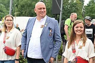 01 90Jahr VFT 2024-07-27 06  Tour-Samstag 27. Juli - 90 Jahre „Verein der Freunde des Duisburger Tierparks e.V.“. Die ZOOFREUNDE DUISBURG feierten mit viel Unterhaltung für Groß und Klein auf dem Gelände des PSV. Zu Sommerfest des Moerser Jecken Komitees ging es dann auf die andere Rheinseite. Zum Abschluss des Tages mit  dem Moerser Hofstaat in unser Stammquartier „Coupe 1990“ in Duisburger Süden. : DVPJ, Holger II, Phil II., Prinz Karneval, Prinz, Prinzessin Mia I., Hofmarschälle, Page, Pagen, Paginnen, HDK, Duisburg, Karneval, Helau, Tollität, Event, Session 2024, Session 2025, HDK Duisburg, Hauptausschuss, Hauptausschuss Karneval Duisburg, Duisburg ist echt