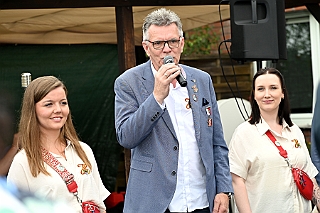 01 90Jahr VFT 2024-07-27 07  Tour-Samstag 27. Juli - 90 Jahre „Verein der Freunde des Duisburger Tierparks e.V.“. Die ZOOFREUNDE DUISBURG feierten mit viel Unterhaltung für Groß und Klein auf dem Gelände des PSV. Zu Sommerfest des Moerser Jecken Komitees ging es dann auf die andere Rheinseite. Zum Abschluss des Tages mit  dem Moerser Hofstaat in unser Stammquartier „Coupe 1990“ in Duisburger Süden. : DVPJ, Holger II, Phil II., Prinz Karneval, Prinz, Prinzessin Mia I., Hofmarschälle, Page, Pagen, Paginnen, HDK, Duisburg, Karneval, Helau, Tollität, Event, Session 2024, Session 2025, HDK Duisburg, Hauptausschuss, Hauptausschuss Karneval Duisburg, Duisburg ist echt