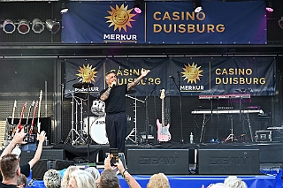 MERKURCASINO 2024-08-10 07  Sommerfest 2024 - Am Samstag, den 10. August 2024, Partyzone auf dem Averdunkplatz in Duisburgs Innenstadt. Das MERKUR CASINO Duisburg hat wieder zum großen Open-Air Sommerfest eingeladen, wir waren dabei. : DVPJ, Holger II, Phil II., Prinz Karneval, Prinz, Prinzessin Mia I., Hofmarschälle, Page, Pagen, Paginnen, HDK, Duisburg, Karneval, Helau, Tollität, Event, Session 2024, Session 2025, HDK Duisburg, Hauptausschuss, Hauptausschuss Karneval Duisburg, Duisburg ist echt