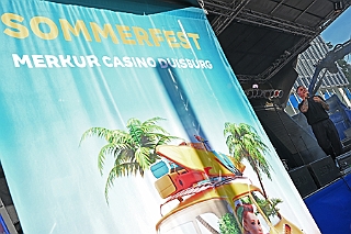 MERKURCASINO 2024-08-10 11  Sommerfest 2024 - Am Samstag, den 10. August 2024, Partyzone auf dem Averdunkplatz in Duisburgs Innenstadt. Das MERKUR CASINO Duisburg hat wieder zum großen Open-Air Sommerfest eingeladen, wir waren dabei. : DVPJ, Holger II, Phil II., Prinz Karneval, Prinz, Prinzessin Mia I., Hofmarschälle, Page, Pagen, Paginnen, HDK, Duisburg, Karneval, Helau, Tollität, Event, Session 2024, Session 2025, HDK Duisburg, Hauptausschuss, Hauptausschuss Karneval Duisburg, Duisburg ist echt