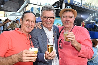MERKURCASINO 2024-08-10 24  Sommerfest 2024 - Am Samstag, den 10. August 2024, Partyzone auf dem Averdunkplatz in Duisburgs Innenstadt. Das MERKUR CASINO Duisburg hat wieder zum großen Open-Air Sommerfest eingeladen, wir waren dabei. : DVPJ, Holger II, Phil II., Prinz Karneval, Prinz, Prinzessin Mia I., Hofmarschälle, Page, Pagen, Paginnen, HDK, Duisburg, Karneval, Helau, Tollität, Event, Session 2024, Session 2025, HDK Duisburg, Hauptausschuss, Hauptausschuss Karneval Duisburg, Duisburg ist echt