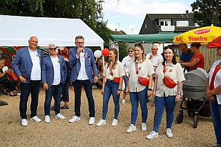01 Humoriica 2024-08-17 02  Sommerfeste, mal nicht in Duisburg - Unsere erste Station an diesem Samstag war das Sommerfest bei der Moerser KG Humorica 69 e.V. Danach in die Landeshauptstadt. Auf dem Geländer der Altbier-Manufaktur der Schumacher Brauerei feierte die Ehrengarde der Stadt Düsseldorf e.V. ihr Sommerfest. : DVPJ, Holger II, Phil II., Prinz Karneval, Prinz, Prinzessin Mia I., Hofmarschälle, Page, Pagen, Paginnen, HDK, Duisburg, Karneval, Helau, Tollität, Event, Session 2024, Session 2025, HDK Duisburg, Hauptausschuss, Hauptausschuss Karneval Duisburg, Duisburg ist echt