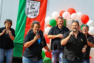 01 Humoriica 2024-08-17 11  Sommerfeste, mal nicht in Duisburg - Unsere erste Station an diesem Samstag war das Sommerfest bei der Moerser KG Humorica 69 e.V. Danach in die Landeshauptstadt. Auf dem Geländer der Altbier-Manufaktur der Schumacher Brauerei feierte die Ehrengarde der Stadt Düsseldorf e.V. ihr Sommerfest. : DVPJ, Holger II, Phil II., Prinz Karneval, Prinz, Prinzessin Mia I., Hofmarschälle, Page, Pagen, Paginnen, HDK, Duisburg, Karneval, Helau, Tollität, Event, Session 2024, Session 2025, HDK Duisburg, Hauptausschuss, Hauptausschuss Karneval Duisburg, Duisburg ist echt