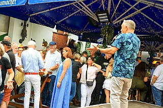 02 EhrengrdDdorf 2024-08-17 03  Sommerfeste, mal nicht in Duisburg - Unsere erste Station an diesem Samstag war das Sommerfest bei der Moerser KG Humorica 69 e.V. Danach in die Landeshauptstadt. Auf dem Geländer der Altbier-Manufaktur der Schumacher Brauerei feierte die Ehrengarde der Stadt Düsseldorf e.V. ihr Sommerfest. : DVPJ, Holger II, Phil II., Prinz Karneval, Prinz, Prinzessin Mia I., Hofmarschälle, Page, Pagen, Paginnen, HDK, Duisburg, Karneval, Helau, Tollität, Event, Session 2024, Session 2025, HDK Duisburg, Hauptausschuss, Hauptausschuss Karneval Duisburg, Duisburg ist echt