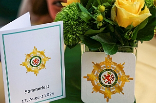 02 EhrengrdDdorf 2024-08-17 05  Sommerfeste, mal nicht in Duisburg - Unsere erste Station an diesem Samstag war das Sommerfest bei der Moerser KG Humorica 69 e.V. Danach in die Landeshauptstadt. Auf dem Geländer der Altbier-Manufaktur der Schumacher Brauerei feierte die Ehrengarde der Stadt Düsseldorf e.V. ihr Sommerfest. : DVPJ, Holger II, Phil II., Prinz Karneval, Prinz, Prinzessin Mia I., Hofmarschälle, Page, Pagen, Paginnen, HDK, Duisburg, Karneval, Helau, Tollität, Event, Session 2024, Session 2025, HDK Duisburg, Hauptausschuss, Hauptausschuss Karneval Duisburg, Duisburg ist echt