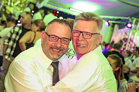 Schuetzfest Huck 2024-08-23 09  Prinz meets König - Am Freitag besuchter wir die „Huckinger Nacht“. Ein Programmpunkt beim  Schützen-, Volks- und Heimatfest in Duisburg Huckingen. : DVPJ, Holger II, Phil II., Prinz Karneval, Prinz, Prinzessin Mia I., Hofmarschälle, Page, Pagen, Paginnen, HDK, Duisburg, Karneval, Helau, Tollität, Event, Session 2024, Session 2025, HDK Duisburg, Hauptausschuss, Hauptausschuss Karneval Duisburg, Duisburg ist echt
