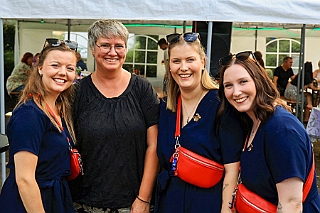02 Strassfest 2024-08-24 01  Tour-Samstag 24.August - Start beim Sommerfest, die KG Blau-Silber Rheinhausen feierte im Schatten der Erlöserkirche. Danach zum Strassenfest Bine und Jogi. Zwei private Termine, Geburtstage,folgten. Zum der ersten Gratulation Günther Pork zum 80. Geburtstag. zum zweiten der Doppelgeburtstag von Birgit und Nobby. : DVPJ, Holger II, Phil II., Prinz Karneval, Prinz, Prinzessin Mia I., Hofmarschälle, Page, Pagen, Paginnen, HDK, Duisburg, Karneval, Helau, Tollität, Event, Session 2024, Session 2025, HDK Duisburg, Hauptausschuss, Hauptausschuss Karneval Duisburg, Duisburg ist echt