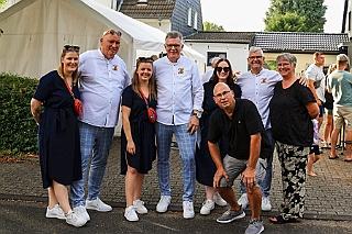 02 Strassfest 2024-08-24 02  Tour-Samstag 24.August - Start beim Sommerfest, die KG Blau-Silber Rheinhausen feierte im Schatten der Erlöserkirche. Danach zum Strassenfest Bine und Jogi. Zwei private Termine, Geburtstage,folgten. Zum der ersten Gratulation Günther Pork zum 80. Geburtstag. zum zweiten der Doppelgeburtstag von Birgit und Nobby. : DVPJ, Holger II, Phil II., Prinz Karneval, Prinz, Prinzessin Mia I., Hofmarschälle, Page, Pagen, Paginnen, HDK, Duisburg, Karneval, Helau, Tollität, Event, Session 2024, Session 2025, HDK Duisburg, Hauptausschuss, Hauptausschuss Karneval Duisburg, Duisburg ist echt