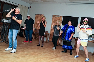 04 Birgit&Nobby2024-08-24 03  Tour-Samstag 24.August - Start beim Sommerfest, die KG Blau-Silber Rheinhausen feierte im Schatten der Erlöserkirche. Danach zum Strassenfest Bine und Jogi. Zwei private Termine, Geburtstage,folgten. Zum der ersten Gratulation Günther Pork zum 80. Geburtstag. zum zweiten der Doppelgeburtstag von Birgit und Nobby. : DVPJ, Holger II, Phil II., Prinz Karneval, Prinz, Prinzessin Mia I., Hofmarschälle, Page, Pagen, Paginnen, HDK, Duisburg, Karneval, Helau, Tollität, Event, Session 2024, Session 2025, HDK Duisburg, Hauptausschuss, Hauptausschuss Karneval Duisburg, Duisburg ist echt