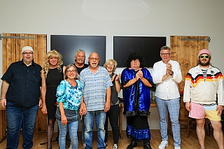 04 Birgit&Nobby2024-08-24 04  Tour-Samstag 24.August - Start beim Sommerfest, die KG Blau-Silber Rheinhausen feierte im Schatten der Erlöserkirche. Danach zum Strassenfest Bine und Jogi. Zwei private Termine, Geburtstage,folgten. Zum der ersten Gratulation Günther Pork zum 80. Geburtstag. zum zweiten der Doppelgeburtstag von Birgit und Nobby. : DVPJ, Holger II, Phil II., Prinz Karneval, Prinz, Prinzessin Mia I., Hofmarschälle, Page, Pagen, Paginnen, HDK, Duisburg, Karneval, Helau, Tollität, Event, Session 2024, Session 2025, HDK Duisburg, Hauptausschuss, Hauptausschuss Karneval Duisburg, Duisburg ist echt