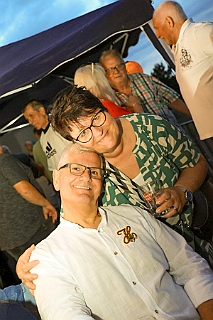 04 Birgit&Nobby2024-08-24 06  Tour-Samstag 24.August - Start beim Sommerfest, die KG Blau-Silber Rheinhausen feierte im Schatten der Erlöserkirche. Danach zum Strassenfest Bine und Jogi. Zwei private Termine, Geburtstage,folgten. Zum der ersten Gratulation Günther Pork zum 80. Geburtstag. zum zweiten der Doppelgeburtstag von Birgit und Nobby. : DVPJ, Holger II, Phil II., Prinz Karneval, Prinz, Prinzessin Mia I., Hofmarschälle, Page, Pagen, Paginnen, HDK, Duisburg, Karneval, Helau, Tollität, Event, Session 2024, Session 2025, HDK Duisburg, Hauptausschuss, Hauptausschuss Karneval Duisburg, Duisburg ist echt