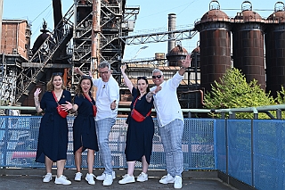 01 LandParkNord 2024-08-31 12  Ein schöner Tag - Samstag 31. August, Start unserer Tour im Landschaftspark. Start auch für Klaus zum Mammutmarsch. Von dort dann auf die linke Rheinseite wo die 1.KG Baerl ihr Sommerfest veranstaltete. Wieder auf der „richtigen“ Rheinseite ging es dann in den Süden zur KG Sonniger Süden. Das Geburtstagskind, unser Holger, lies den Tag dann mit seiner Crew beim Sommerfest der KG Alle Mann an Bord ausklingen. : DVPJ, Holger II, Phil II., Prinz Karneval, Prinz, Prinzessin Mia I., Hofmarschälle, Page, Pagen, Paginnen, HDK, Duisburg, Karneval, Helau, Tollität, Event, Session 2024, Session 2025, HDK Duisburg, Hauptausschuss, Hauptausschuss Karneval Duisburg, Duisburg ist echt