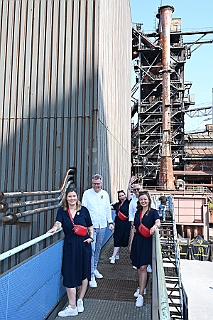 01 LandParkNord 2024-08-31 16  Ein schöner Tag - Samstag 31. August, Start unserer Tour im Landschaftspark. Start auch für Klaus zum Mammutmarsch. Von dort dann auf die linke Rheinseite wo die 1.KG Baerl ihr Sommerfest veranstaltete. Wieder auf der „richtigen“ Rheinseite ging es dann in den Süden zur KG Sonniger Süden. Das Geburtstagskind, unser Holger, lies den Tag dann mit seiner Crew beim Sommerfest der KG Alle Mann an Bord ausklingen. : DVPJ, Holger II, Phil II., Prinz Karneval, Prinz, Prinzessin Mia I., Hofmarschälle, Page, Pagen, Paginnen, HDK, Duisburg, Karneval, Helau, Tollität, Event, Session 2024, Session 2025, HDK Duisburg, Hauptausschuss, Hauptausschuss Karneval Duisburg, Duisburg ist echt