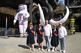 01 LandParkNord 2024-08-31 17  Ein schöner Tag - Samstag 31. August, Start unserer Tour im Landschaftspark. Start auch für Klaus zum Mammutmarsch. Von dort dann auf die linke Rheinseite wo die 1.KG Baerl ihr Sommerfest veranstaltete. Wieder auf der „richtigen“ Rheinseite ging es dann in den Süden zur KG Sonniger Süden. Das Geburtstagskind, unser Holger, lies den Tag dann mit seiner Crew beim Sommerfest der KG Alle Mann an Bord ausklingen. : DVPJ, Holger II, Phil II., Prinz Karneval, Prinz, Prinzessin Mia I., Hofmarschälle, Page, Pagen, Paginnen, HDK, Duisburg, Karneval, Helau, Tollität, Event, Session 2024, Session 2025, HDK Duisburg, Hauptausschuss, Hauptausschuss Karneval Duisburg, Duisburg ist echt