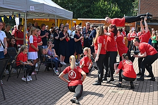 02 KGBAERL 2024-08-31 12  Ein schöner Tag - Samstag 31. August, Start unserer Tour im Landschaftspark. Start auch für Klaus zum Mammutmarsch. Von dort dann auf die linke Rheinseite wo die 1.KG Baerl ihr Sommerfest veranstaltete. Wieder auf der „richtigen“ Rheinseite ging es dann in den Süden zur KG Sonniger Süden. Das Geburtstagskind, unser Holger, lies den Tag dann mit seiner Crew beim Sommerfest der KG Alle Mann an Bord ausklingen. : DVPJ, Holger II, Phil II., Prinz Karneval, Prinz, Prinzessin Mia I., Hofmarschälle, Page, Pagen, Paginnen, HDK, Duisburg, Karneval, Helau, Tollität, Event, Session 2024, Session 2025, HDK Duisburg, Hauptausschuss, Hauptausschuss Karneval Duisburg, Duisburg ist echt