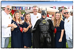 01 KKV KampLintf 2024-09-07 15  Samstags-Tour am 7. September - Gestartet sind wir bei sommerlichen Wetter in Kamp-Lintfort. Erstmalig besuchte dort ein des. Prinz Karneval der Stadt Duisburg das Sommerfest des KKV. Dann ging es zum Kaiserberg. Dort hatte die Bürgergarde zum Sommerfest „Am Haus am Wasserturm“ geladen.  Das Sommerfest der Schottenzunft war danach unser Ziel, auf dem Gelände das ETuS Bissingheim. In „heimatliche“ Gefilde ging es dann für Holger und einen Teil der Crew, Sommerfest bei den Roten Funken in der KGV Grunewald. : DVPJ, Holger II, Phil II., Prinz Karneval, Prinz, Prinzessin Mia I., Hofmarschälle, Page, Pagen, Paginnen, HDK, Duisburg, Karneval, Helau, Tollität, Event, Session 2024, Session 2025, HDK Duisburg, Hauptausschuss, Hauptausschuss Karneval Duisburg, Duisburg ist echt
