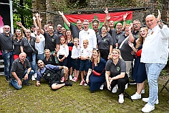 02 Buergergarde 2024-09-07 07  Samstags-Tour am 7. September - Gestartet sind wir bei sommerlichen Wetter in Kamp-Lintfort. Erstmalig besuchte dort ein des. Prinz Karneval der Stadt Duisburg das Sommerfest des KKV. Dann ging es zum Kaiserberg. Dort hatte die Bürgergarde zum Sommerfest „Am Haus am Wasserturm“ geladen.  Das Sommerfest der Schottenzunft war danach unser Ziel, auf dem Gelände das ETuS Bissingheim. In „heimatliche“ Gefilde ging es dann für Holger und einen Teil der Crew, Sommerfest bei den Roten Funken in der KGV Grunewald. : DVPJ, Holger II, Phil II., Prinz Karneval, Prinz, Prinzessin Mia I., Hofmarschälle, Page, Pagen, Paginnen, HDK, Duisburg, Karneval, Helau, Tollität, Event, Session 2024, Session 2025, HDK Duisburg, Hauptausschuss, Hauptausschuss Karneval Duisburg, Duisburg ist echt