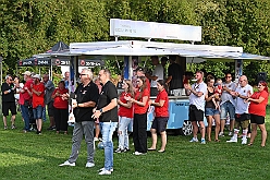 03 Schottenzunft 2024-09-07 4  Samstags-Tour am 7. September - Gestartet sind wir bei sommerlichen Wetter in Kamp-Lintfort. Erstmalig besuchte dort ein des. Prinz Karneval der Stadt Duisburg das Sommerfest des KKV. Dann ging es zum Kaiserberg. Dort hatte die Bürgergarde zum Sommerfest „Am Haus am Wasserturm“ geladen.  Das Sommerfest der Schottenzunft war danach unser Ziel, auf dem Gelände das ETuS Bissingheim. In „heimatliche“ Gefilde ging es dann für Holger und einen Teil der Crew, Sommerfest bei den Roten Funken in der KGV Grunewald. : DVPJ, Holger II, Phil II., Prinz Karneval, Prinz, Prinzessin Mia I., Hofmarschälle, Page, Pagen, Paginnen, HDK, Duisburg, Karneval, Helau, Tollität, Event, Session 2024, Session 2025, HDK Duisburg, Hauptausschuss, Hauptausschuss Karneval Duisburg, Duisburg ist echt