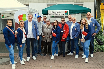TagDerOststrasse 2024-09-12 02  Tag der Oststraße - Nach 8 Jahren Pause war der Tag der Oststraße in Neudorf zurück . Organisiert vomBürgerverein Neudorf. Zu den Informationsständen von Firmen und Vereinen, luden Händler und Gastronomen der Ostraße ldie Besucher zum Bummeln und Shoppen ein. : DVPJ, Holger II, Phil II., Prinz Karneval, Prinz, Prinzessin Mia I., Hofmarschälle, Page, Pagen, Paginnen, HDK, Duisburg, Karneval, Helau, Tollität, Event, Session 2024, Session 2025, HDK Duisburg, Hauptausschuss, Hauptausschuss Karneval Duisburg, Duisburg ist echt
