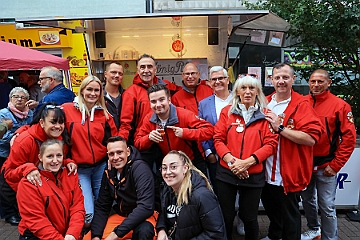 TagDerOststrasse 2024-09-12 08  Tag der Oststraße - Nach 8 Jahren Pause war der Tag der Oststraße in Neudorf zurück . Organisiert vomBürgerverein Neudorf. Zu den Informationsständen von Firmen und Vereinen, luden Händler und Gastronomen der Ostraße ldie Besucher zum Bummeln und Shoppen ein. : DVPJ, Holger II, Phil II., Prinz Karneval, Prinz, Prinzessin Mia I., Hofmarschälle, Page, Pagen, Paginnen, HDK, Duisburg, Karneval, Helau, Tollität, Event, Session 2024, Session 2025, HDK Duisburg, Hauptausschuss, Hauptausschuss Karneval Duisburg, Duisburg ist echt