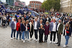 01 KatasSchutz DU 2024-09-14  30  Samstags-Tour am 14. September - 1. Katastrophenschutztag in der Duisburger City. Wir durften einen großartigen Tag erleben, der ganz im Zeichen des Ehrenamtes stand. Danach wurde es wieder karnevalistisch, wir besuchten zwei Sommerfeste im Duisburger Norden. Zuerst das gemeinsame Sommerfest von MTV Union Hamborn und dann das Offiziersbiwak bei Rot-Weiss Hamborn- Marxloh. Abschluss war dann auf dem Schlagerbaumfest am Coupe 1900. : DVPJ, Holger II, Phil II., Prinz Karneval, Prinz, Prinzessin Mia I., Hofmarschälle, Page, Pagen, Paginnen, HDK, Duisburg, Karneval, Helau, Tollität, Event, Session 2024, Session 2025, HDK Duisburg, Hauptausschuss, Hauptausschuss Karneval Duisburg, Duisburg ist echt