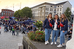 01 KatasSchutz DU 2024-09-14  31  Samstags-Tour am 14. September - 1. Katastrophenschutztag in der Duisburger City. Wir durften einen großartigen Tag erleben, der ganz im Zeichen des Ehrenamtes stand. Danach wurde es wieder karnevalistisch, wir besuchten zwei Sommerfeste im Duisburger Norden. Zuerst das gemeinsame Sommerfest von MTV Union Hamborn und dann das Offiziersbiwak bei Rot-Weiss Hamborn- Marxloh. Abschluss war dann auf dem Schlagerbaumfest am Coupe 1900. : DVPJ, Holger II, Phil II., Prinz Karneval, Prinz, Prinzessin Mia I., Hofmarschälle, Page, Pagen, Paginnen, HDK, Duisburg, Karneval, Helau, Tollität, Event, Session 2024, Session 2025, HDK Duisburg, Hauptausschuss, Hauptausschuss Karneval Duisburg, Duisburg ist echt