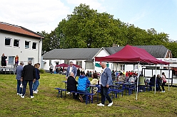 02 SommerfKVO 2024-09-14  02  Samstags-Tour am 14. September - 1. Katastrophenschutztag in der Duisburger City. Wir durften einen großartigen Tag erleben, der ganz im Zeichen des Ehrenamtes stand. Danach wurde es wieder karnevalistisch, wir besuchten zwei Sommerfeste im Duisburger Norden. Zuerst das gemeinsame Sommerfest von MTV Union Hamborn und dann das Offiziersbiwak bei Rot-Weiss Hamborn- Marxloh. Abschluss war dann auf dem Schlagerbaumfest am Coupe 1900. : DVPJ, Holger II, Phil II., Prinz Karneval, Prinz, Prinzessin Mia I., Hofmarschälle, Page, Pagen, Paginnen, HDK, Duisburg, Karneval, Helau, Tollität, Event, Session 2024, Session 2025, HDK Duisburg, Hauptausschuss, Hauptausschuss Karneval Duisburg, Duisburg ist echt
