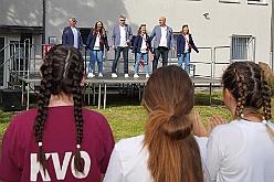 02 SommerfKVO 2024-09-14  05  Samstags-Tour am 14. September - 1. Katastrophenschutztag in der Duisburger City. Wir durften einen großartigen Tag erleben, der ganz im Zeichen des Ehrenamtes stand. Danach wurde es wieder karnevalistisch, wir besuchten zwei Sommerfeste im Duisburger Norden. Zuerst das gemeinsame Sommerfest von MTV Union Hamborn und dann das Offiziersbiwak bei Rot-Weiss Hamborn- Marxloh. Abschluss war dann auf dem Schlagerbaumfest am Coupe 1900. : DVPJ, Holger II, Phil II., Prinz Karneval, Prinz, Prinzessin Mia I., Hofmarschälle, Page, Pagen, Paginnen, HDK, Duisburg, Karneval, Helau, Tollität, Event, Session 2024, Session 2025, HDK Duisburg, Hauptausschuss, Hauptausschuss Karneval Duisburg, Duisburg ist echt